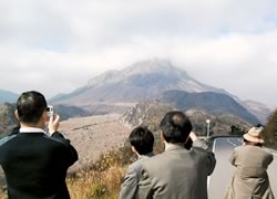 まゆやまロードから普賢岳をのぞむ