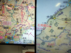 地図帳を拡大して２Ｋ（右）と４Ｋ（左）を比較