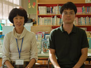 石橋司書教諭(左)と佐野教諭