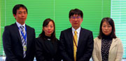 学校図書館支援センタースタッフ。右から専任の中村伸子氏、前沢所長、矢部やよい研究指導主事、小林隆幸指導主事