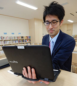 片手でも操作しやすい