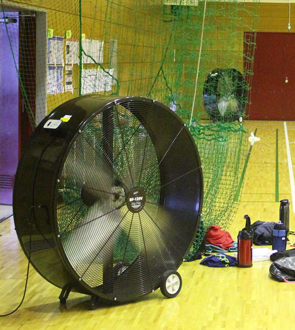 大型5台をフルに活用 体育館内の換気に活躍～【大型循環送風機