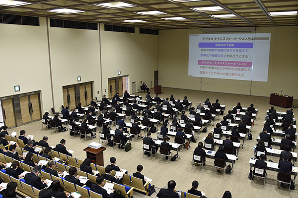 4月末、副校長や教頭、校内研修推進リーダーを中心に研修会を開催