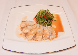 C〈中国料理〉鹿児島産ピーマンの中華オイル和え　蒸し魚に添えて