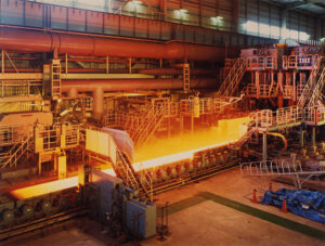 JFEスチール㈱東日本製鉄所(千葉地区)の粗圧延機。日本の基幹産業である、製鉄の迫力のある工程を見学