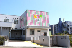 2学期からオープンした新学校給食センター｢KAMU(カム)　COME(カム)キッチン｣