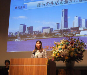 開会のあいさつをする加園会長