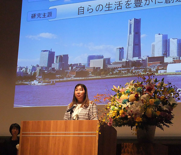 開会のあいさつをする加園会長
