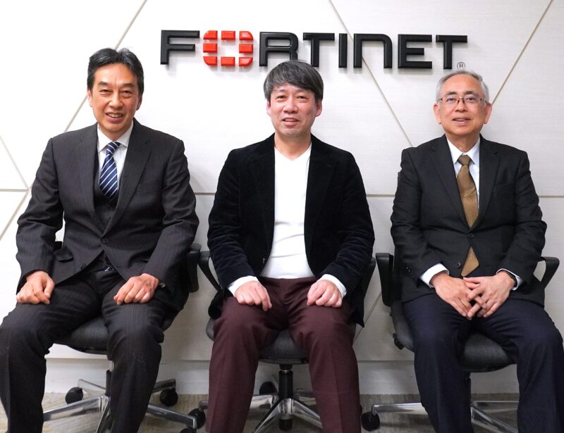 校務DXについて討議した高橋邦夫氏、伊藤吉也氏、井上義裕氏の3氏