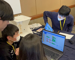 米子高専の学生が開発したシステムで小学生がライトアップ演出を制作した