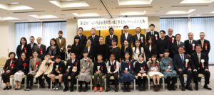 第12回｢心に残る給食の思い出｣作文コンクールの受賞者ら