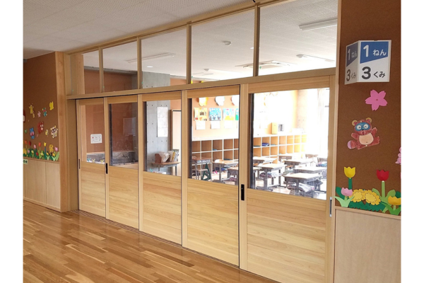 木材ならではの安心感、求める空間設計可能に～木製学校間仕切