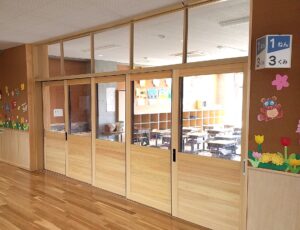 木材ならではの安心感、求める空間設計可能に～木製学校間仕切