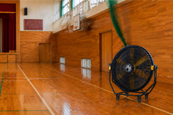 ＜学校の熱中症対策＞五常、体育館の端まで風が届く業務用扇風機を特別価格で提供開始