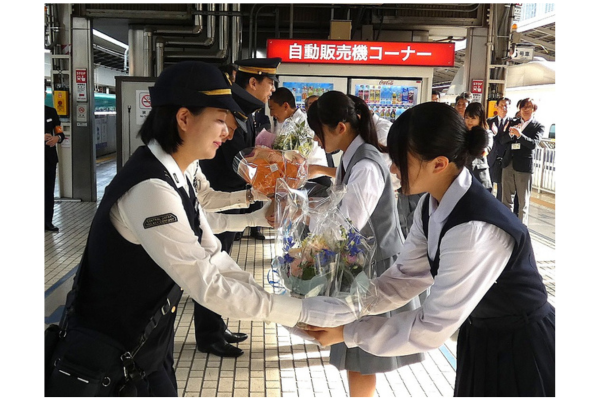 関東地区の修学旅行の第一便が修学旅行専用列車で出発～関東地区公立中学校連合　2026年度修学旅行出発式