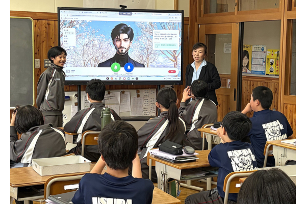 ｢フリートークがしたくなる｣ AI講師が登場～生徒の即興性も育む～佐久市立臼田中学校