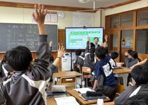｢フリートークがしたくなる｣ AI講師が登場～生徒の即興性も育む～佐久市立臼田中学校