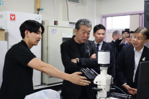 苫小牧高専、中村文部科学副大臣へ半導体教育などを説明 教育・研究活動の最前線を公開