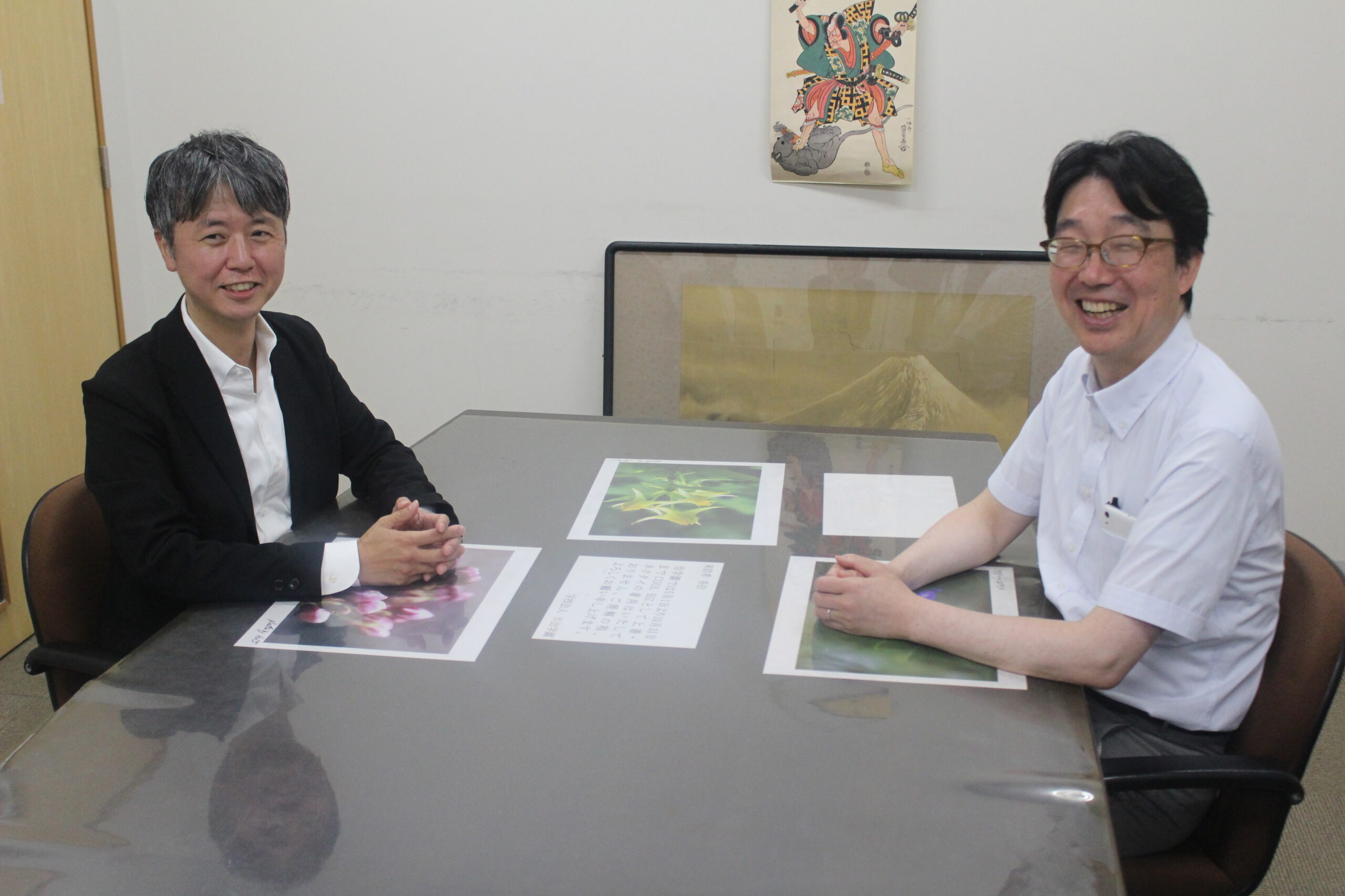 まなびコーチングの筒井氏と日出学園中学校・高等学校の佐久間教頭